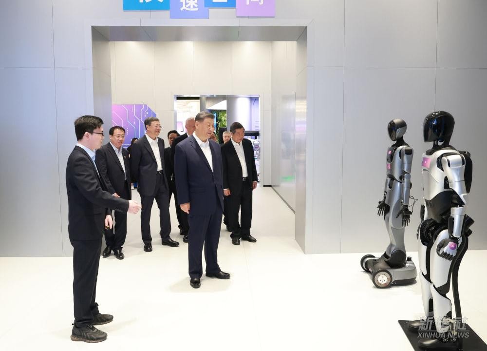 习近平总书记到上海调研，海洋之神590线路代表具身智能行业汇报进展